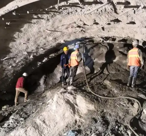 安福隧道拱顶带模注浆料，微膨胀注浆料的特点及施工工艺